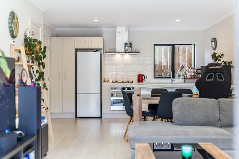 Photo of property in 9u7 Surrey Street, Tawa, Wellington, 5028