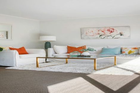 Photo of property in 2/5 Hanlon Crescent, Narrow Neck, Auckland, 0624