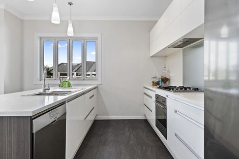 Photo of property in 27 Teatree Close, Huntington, Hamilton, 3210