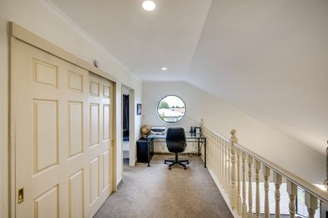 Photo of property in 10 Knightsbridge Place, Taradale, Napier, 4112