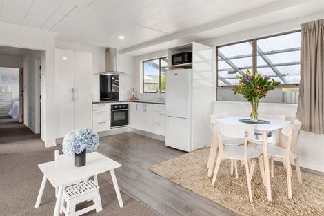 Photo of property in 20 Robinson Avenue, Holdens Bay, Rotorua, 3010