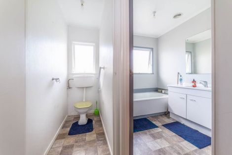 Photo of property in 16 Crompton Road, Massey, Auckland, 0614