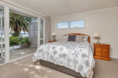 Photo of property in 22 Karoro Road, One Tree Point, 0118