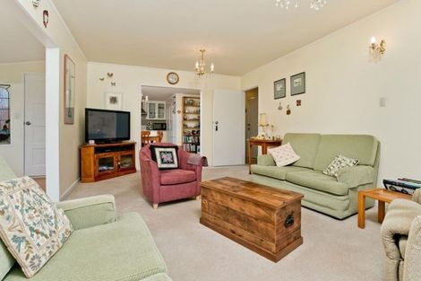 Photo of property in 2/82 Pupuke Road, Hillcrest, Auckland, 0627