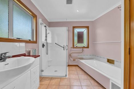 Photo of property in 64 Waiwaka Terrace, Strandon, New Plymouth, 4312
