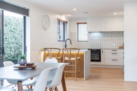 Photo of property in 1/10 Abergeldie Way, Cambridge, 3434