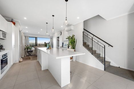 Photo of property in 13 Maureen Close, East Tamaki Heights, Auckland, 2016