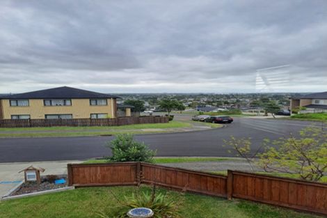 Photo of property in 2 Kirikiri Drive, Papakura, 2110