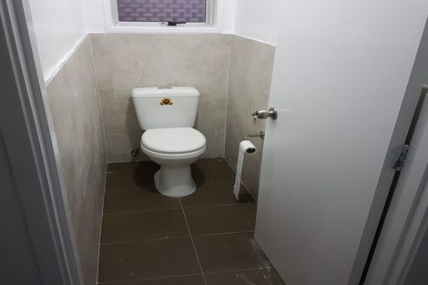 Photo of property in 42 Tamahere Drive, Glenfield, Auckland, 0629