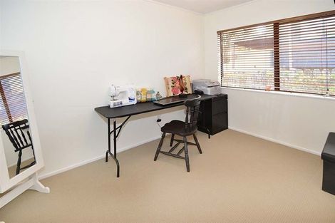 Photo of property in 2/20 Valecrest Place, Bayview, Auckland, 0629