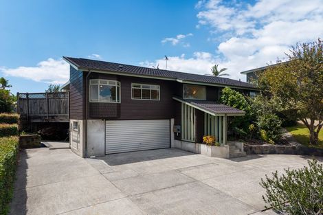 Photo of property in 11 Cheriton Road, Mellons Bay, Auckland, 2014