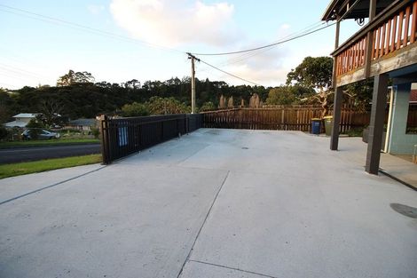 Photo of property in 1 Lowtherhurst Road, Massey, Auckland, 0614