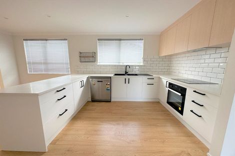 Photo of property in 5 Ussher Place, Pakuranga Heights, Auckland, 2010
