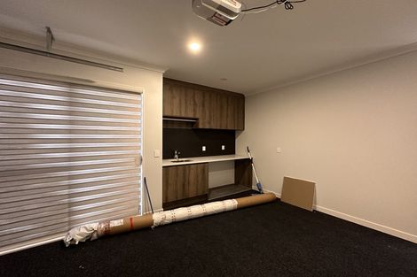 Photo of property in 13 Cara Avenue, Kumeu, 0810