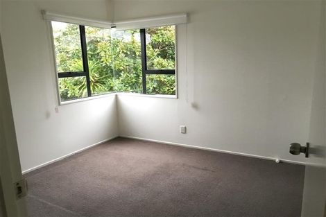 Photo of property in 2/5 Seaford Place, Murrays Bay, Auckland, 0630