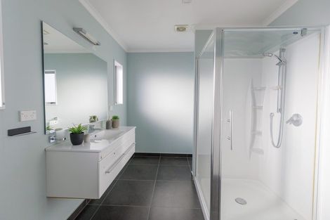 Photo of property in 11 Yarnbrook Grove, Churton Park, Wellington, 6037