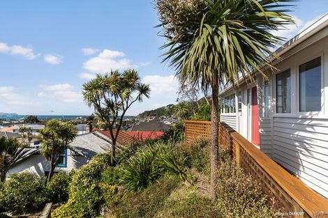 Photo of property in 124 Queens Drive, Lyall Bay, Wellington, 6022