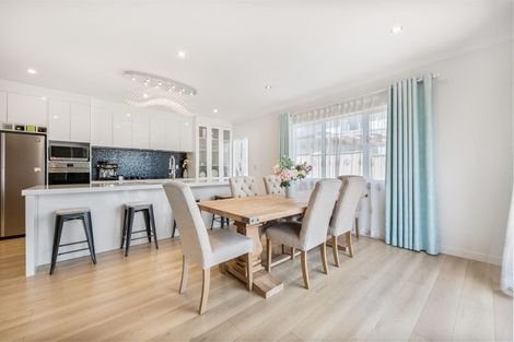 Photo of property in 25 Casheltown Way, Flat Bush, Auckland, 2019