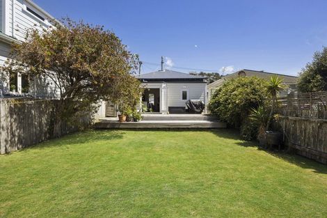 Photo of property in 109 Onepu Road, Lyall Bay, Wellington, 6022