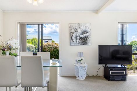 Photo of property in 101 Colwill Road, Massey, Auckland, 0614