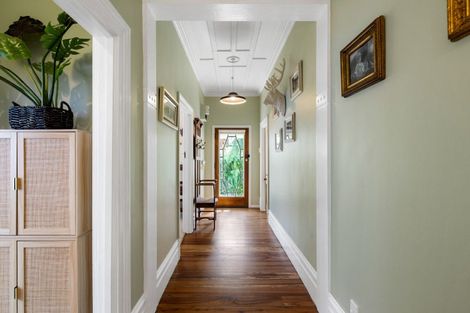 Photo of property in 13 Roslyn Road, Bluff Hill, Napier, 4110