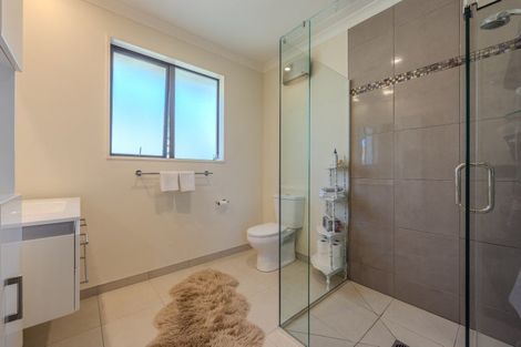 Photo of property in 32 Infinity Drive, Wanaka, 9305