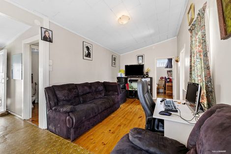 Photo of property in 15 Station Road, Takanini, 2112