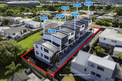 Photo of property in 2/18 Sylvan Crescent, Te Atatu South, Auckland, 0610
