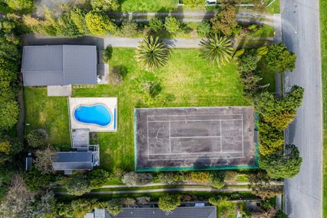 Photo of property in 41-43 Greenaway Road, Waikanae, 5036