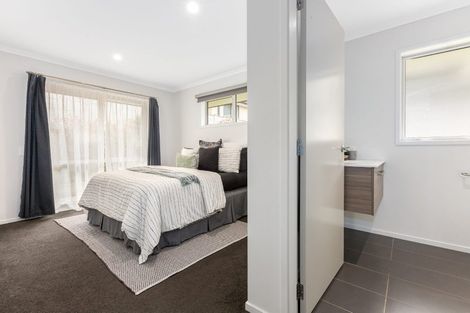 Photo of property in 26 Mooring Close, Whitby, Porirua, 5024