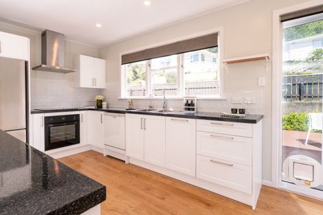 Photo of property in 16 Omega Street, Newlands, Wellington, 6037