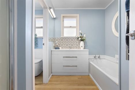 Photo of property in 3 Clinton Avenue, Te Atatu Peninsula, Auckland, 0610