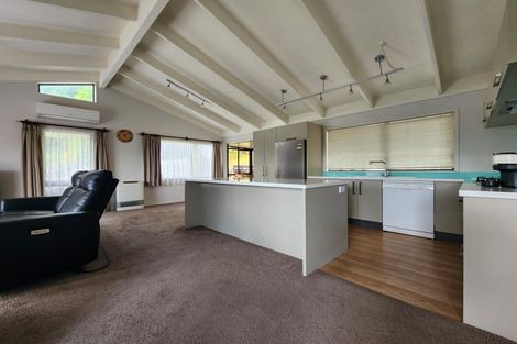 Photo of property in 6 Winstone Place, Highlands Park, New Plymouth, 4312