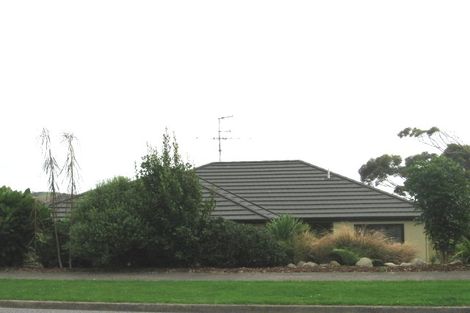 Photo of property in 44 Kakariki Grove, Waikanae, 5036