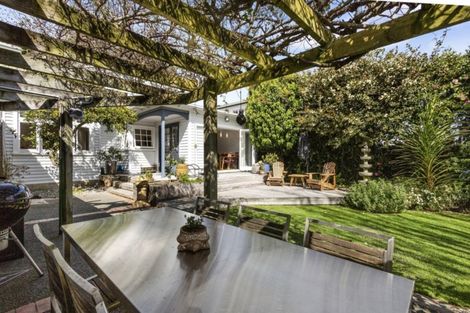Photo of property in 17 Saint Albans Grove, Woburn, Lower Hutt, 5010