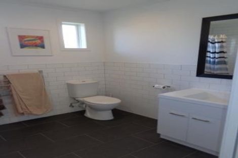 Photo of property in 18 Enderby Drive, Te Atatu Peninsula, Auckland, 0610