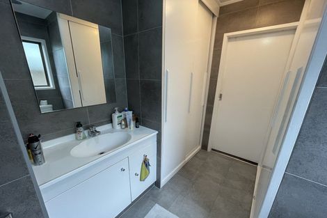 Photo of property in 65 Reynella Drive, Massey, Auckland, 0614