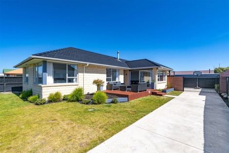 Photo of property in 32 Inwoods Road, Parklands, Christchurch, 8083