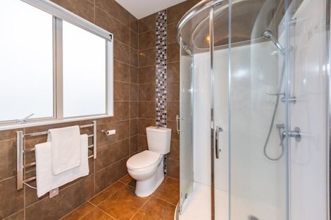 Photo of property in 21 Hornbill Drive, Fairview Heights, Auckland, 0632