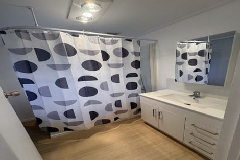 Photo of property in 8 Awaruku Road, Torbay, Auckland, 0630