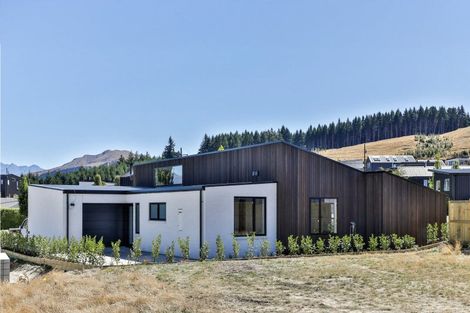 Photo of property in 14 Kirimoko Crescent, Wanaka, 9305