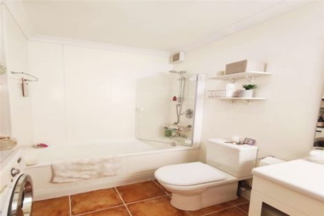 Photo of property in Hobson Court Flats, 59/70u Hobson Street, Thorndon, Wellington, 6011