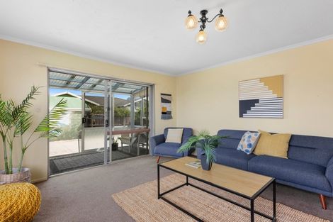 Photo of property in 2/136 Wainoni Road, Avondale, Christchurch, 8061