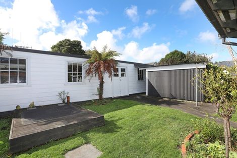 Photo of property in 40 Follett Street, Marton, 4710