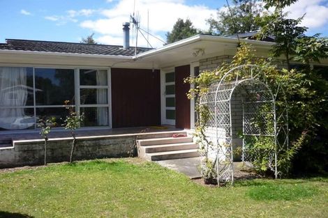 Photo of property in 28 Tamatea Road, Taupo, 3330