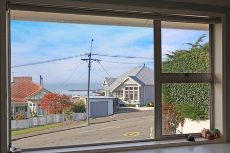 Photo of property in 16 Ure Street, South Hill, Oamaru, 9400