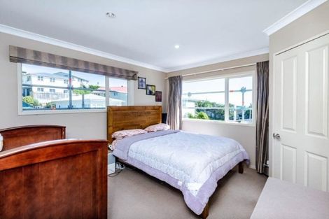 Photo of property in 40c Ruskin Road, Newlands, Wellington, 6037