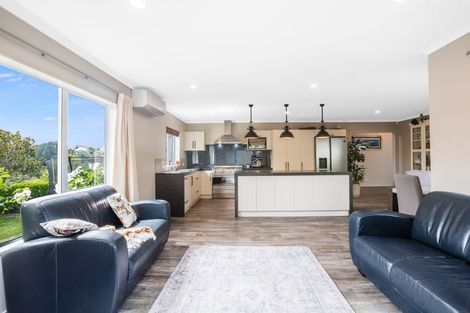 Photo of property in 11 Te Puia Drive, Aotea, Porirua, 5024