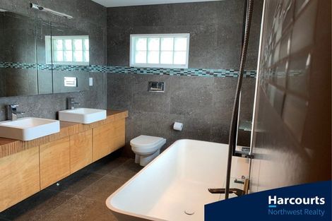 Photo of property in 148 Luckens Road, West Harbour, Auckland, 0618