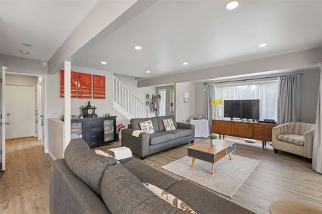 Photo of property in 40 Tyrico Close, Unsworth Heights, Auckland, 0632